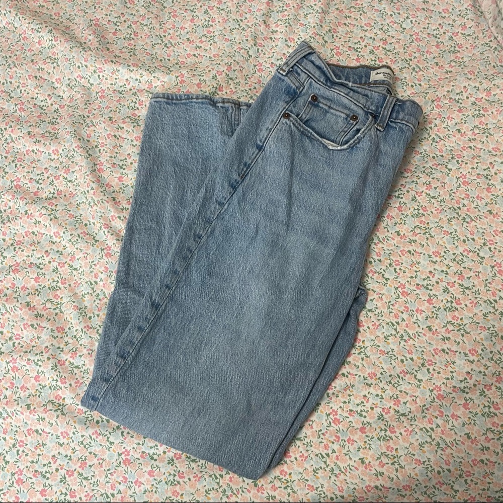 Abercrombie curve love size 6 straight leg high rise jeans medium wash